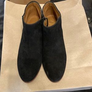 Sam Edelman Petty Ankle Bootie. worn once size 9.5